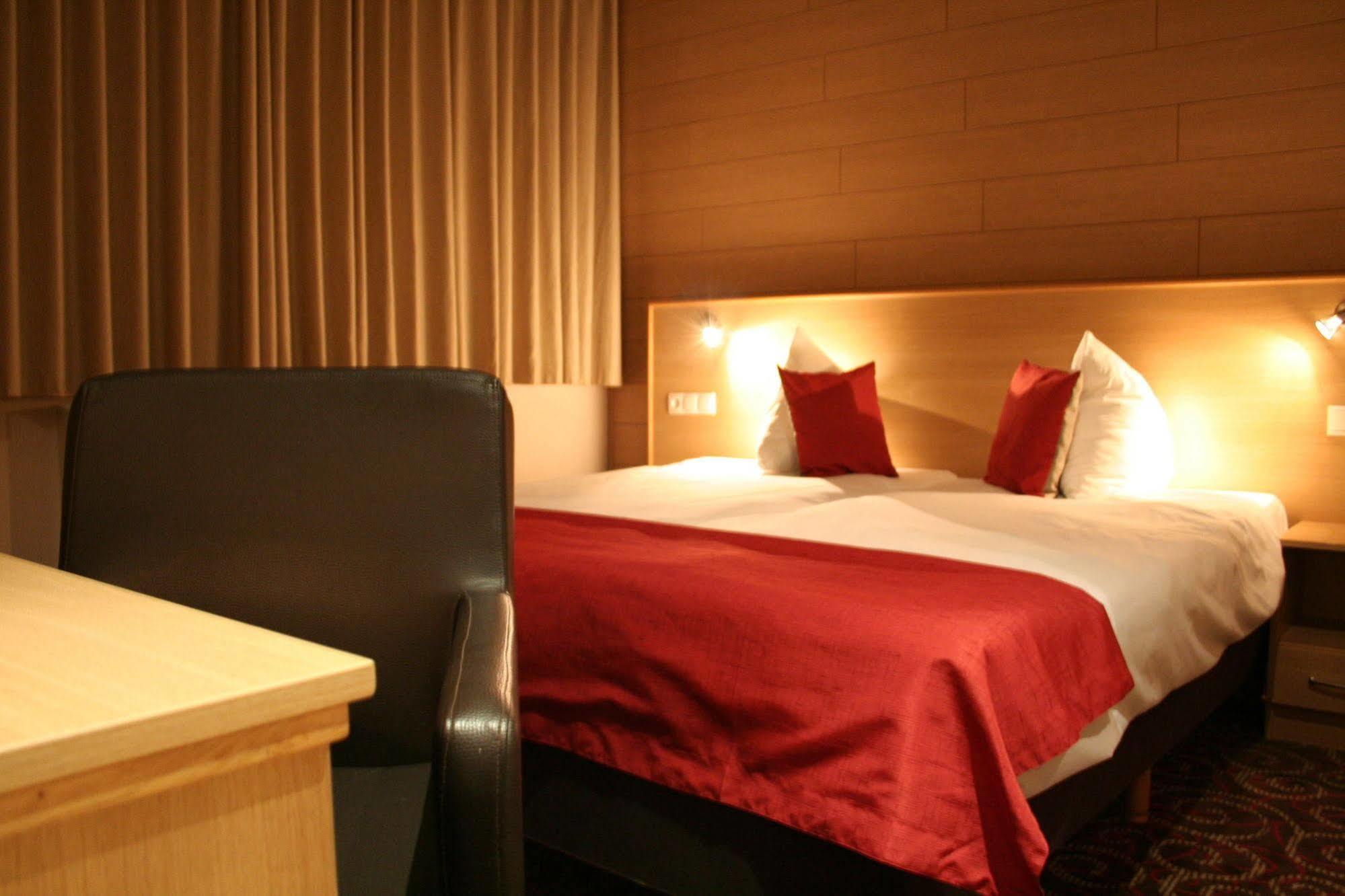 Hotel Ingredi Бри Екстериор снимка